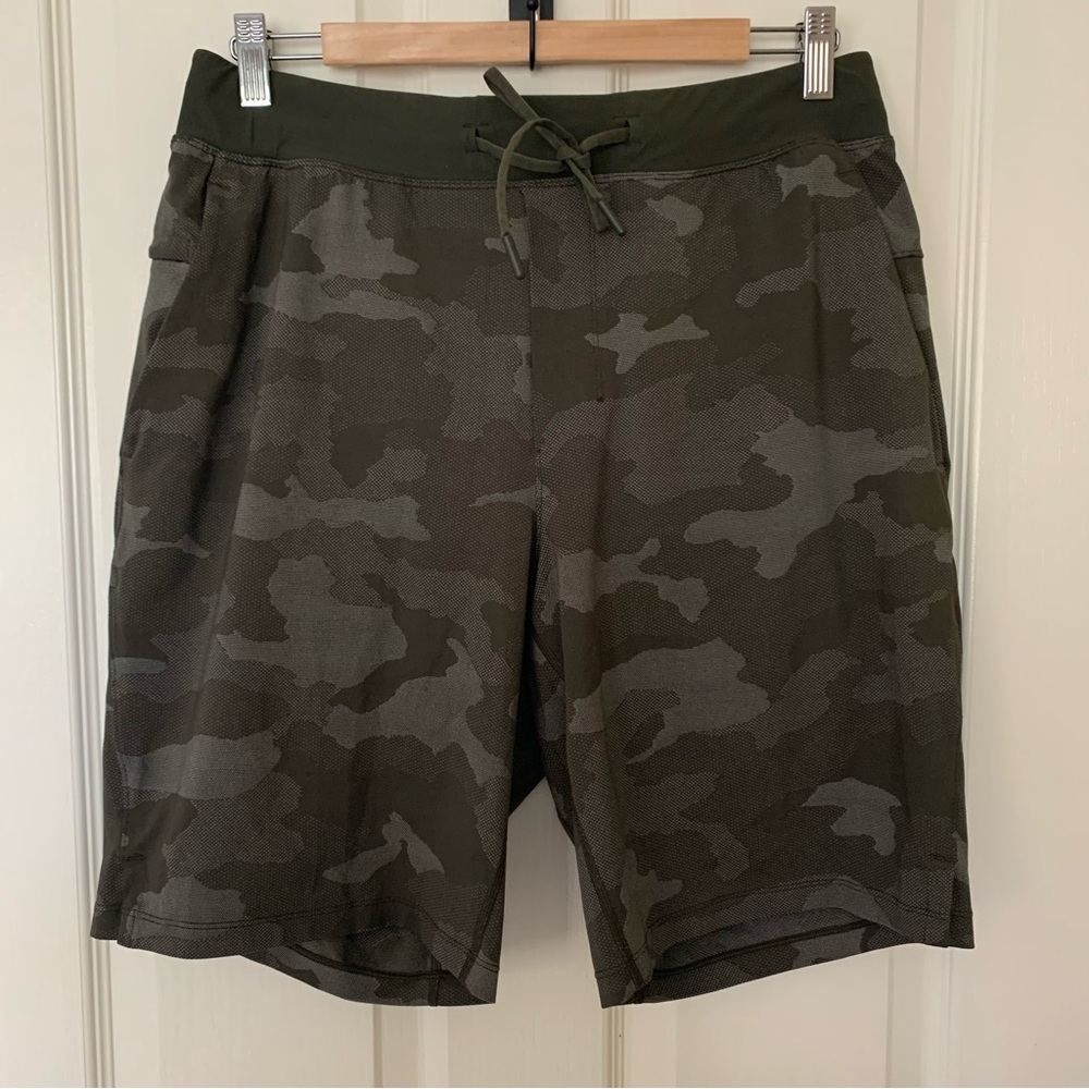 Lululemon T.H.E. Short 9" Liner Men's Medium Camo Green Drawstring Pockets Mesh
